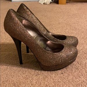 Glitter pumps